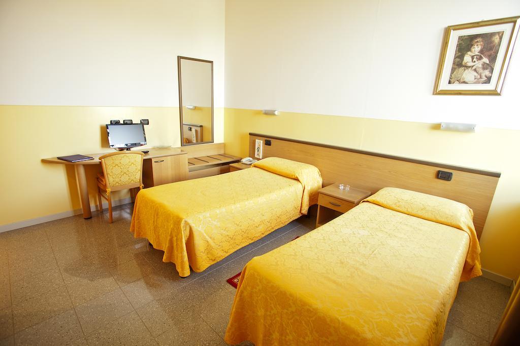 Master Hotel Castelvetro Piacentino Exterior photo