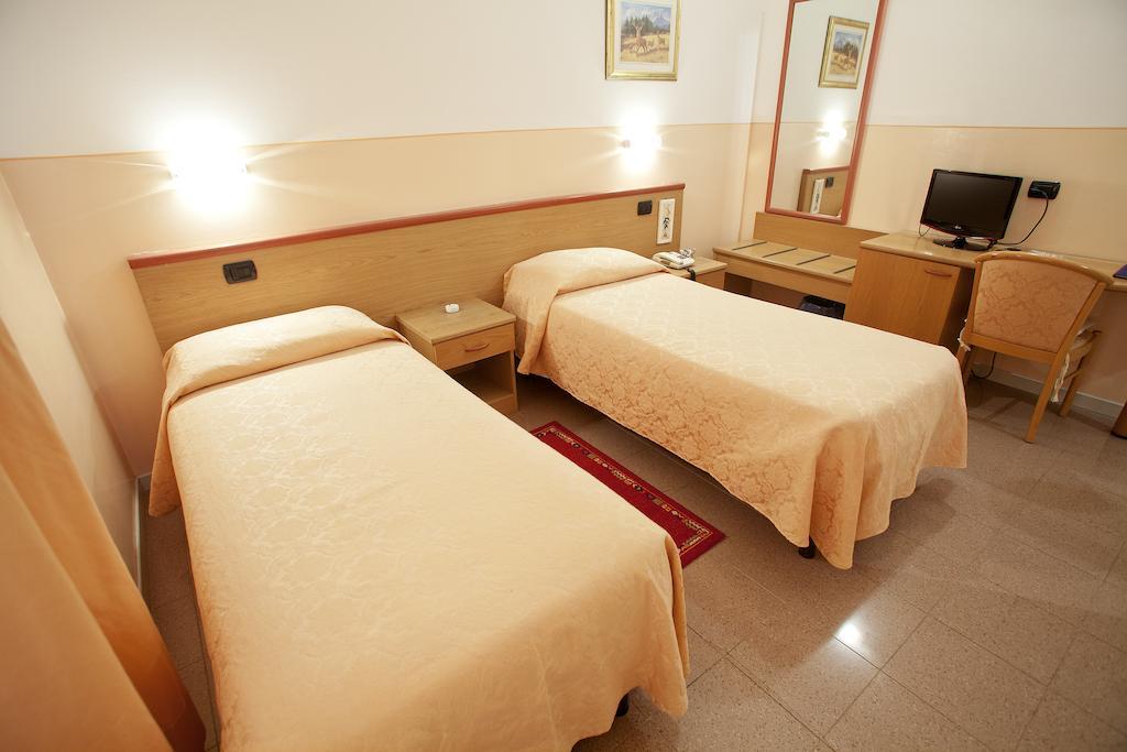 Master Hotel Castelvetro Piacentino Exterior photo